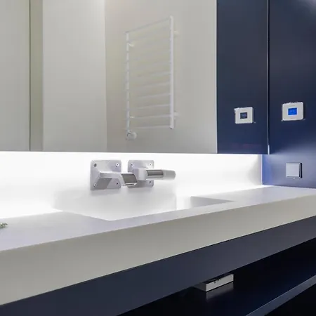 New Luxury Building In The Heart Of アパート