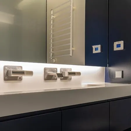 New Luxury Building In The Heart Of アパート