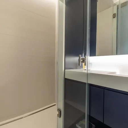 New Luxury Building In The Heart Of