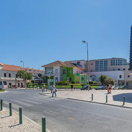 New Luxury Building In The Heart Of アパート